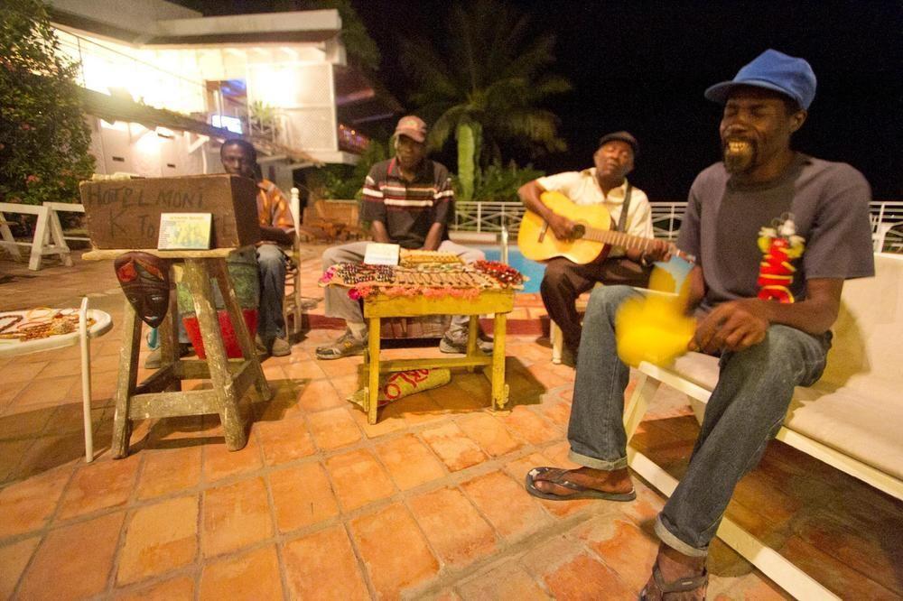 Hotel Mont Joli Cap-Haïtien エクステリア 写真
